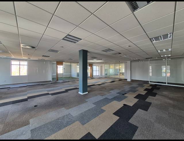 902M² OFFICE TO LET IN ILLOVO